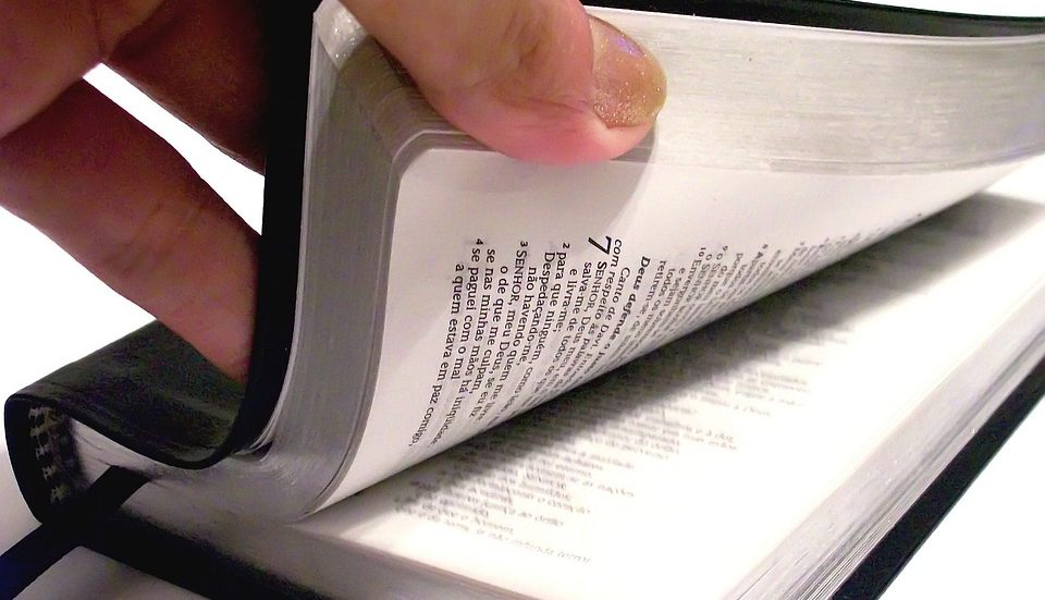 bible-879073_960_720