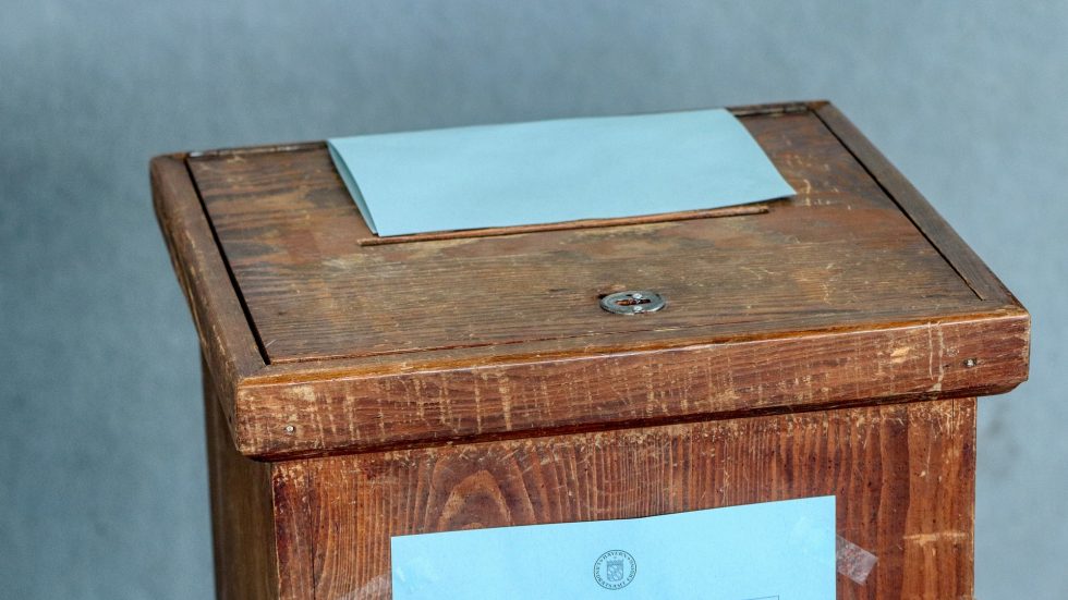 ballot-box-g098a1c611_1920