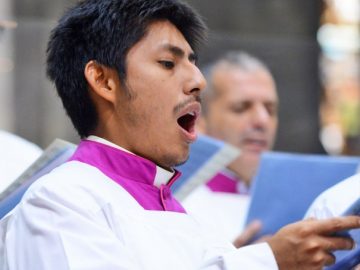 I cori cantano per Papa Francesco