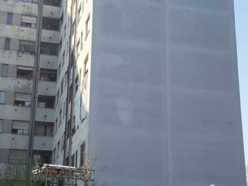 Papa Francesco visita le famiglie alle Case bianche – “Entro in Milano come sacerdote e un sacerdote è al servizio del popolo”