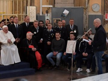 Francesco ai carcerati: «Vi ringrazio dell’accoglienza. Io mi sento a casa con voi»