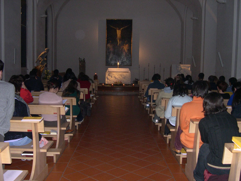 Giovani - adorazione eucaristica (1)