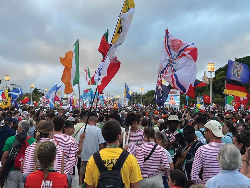 GMG Lisbona 2023 - Giovani con bandiere