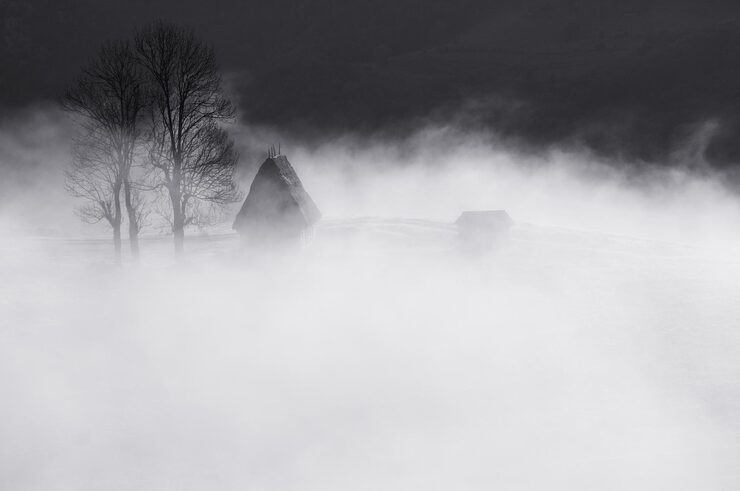 vista-panoramica-del-paesaggio-coperto-di-neve-contro-il-cielo_1048944-3397907