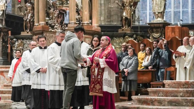 2025: Giovani e catecumeni alla Traditio Symboli in Duomo