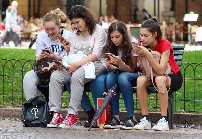 (S)Connettere con cura?