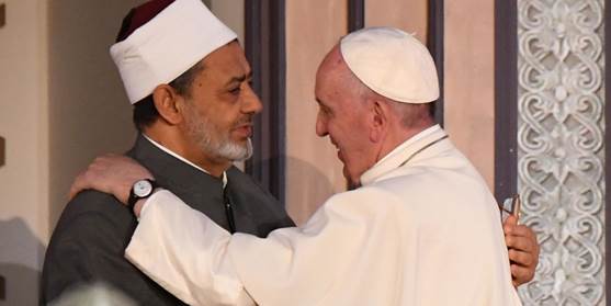 L’incontro tra Papa Francesco e l’imam al Tayyeb all’Università di al Azhar