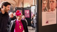 arcivescovo visita mostra su papa bergoglio_AFBL
