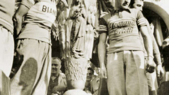 Coppi e Bartali con la fiaccola del 1948