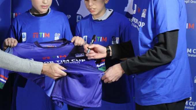 Junior TIM Cup Milano Biraghi firma maglia staffetta