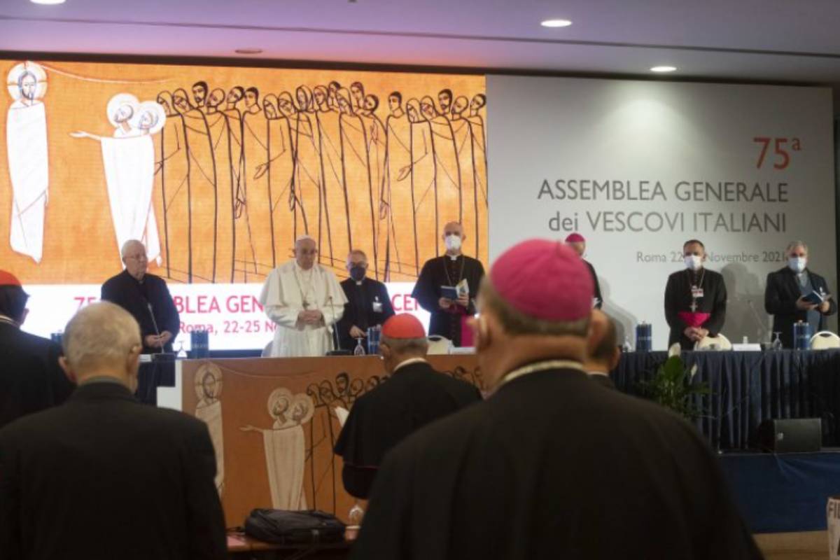 Papa Francesco all'apertura della 75ma Assemblea Cei (foto Vatican Media / Sir)