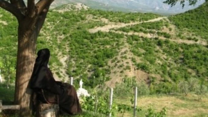 Una monaca di clausura del Carmelo di Nenshat