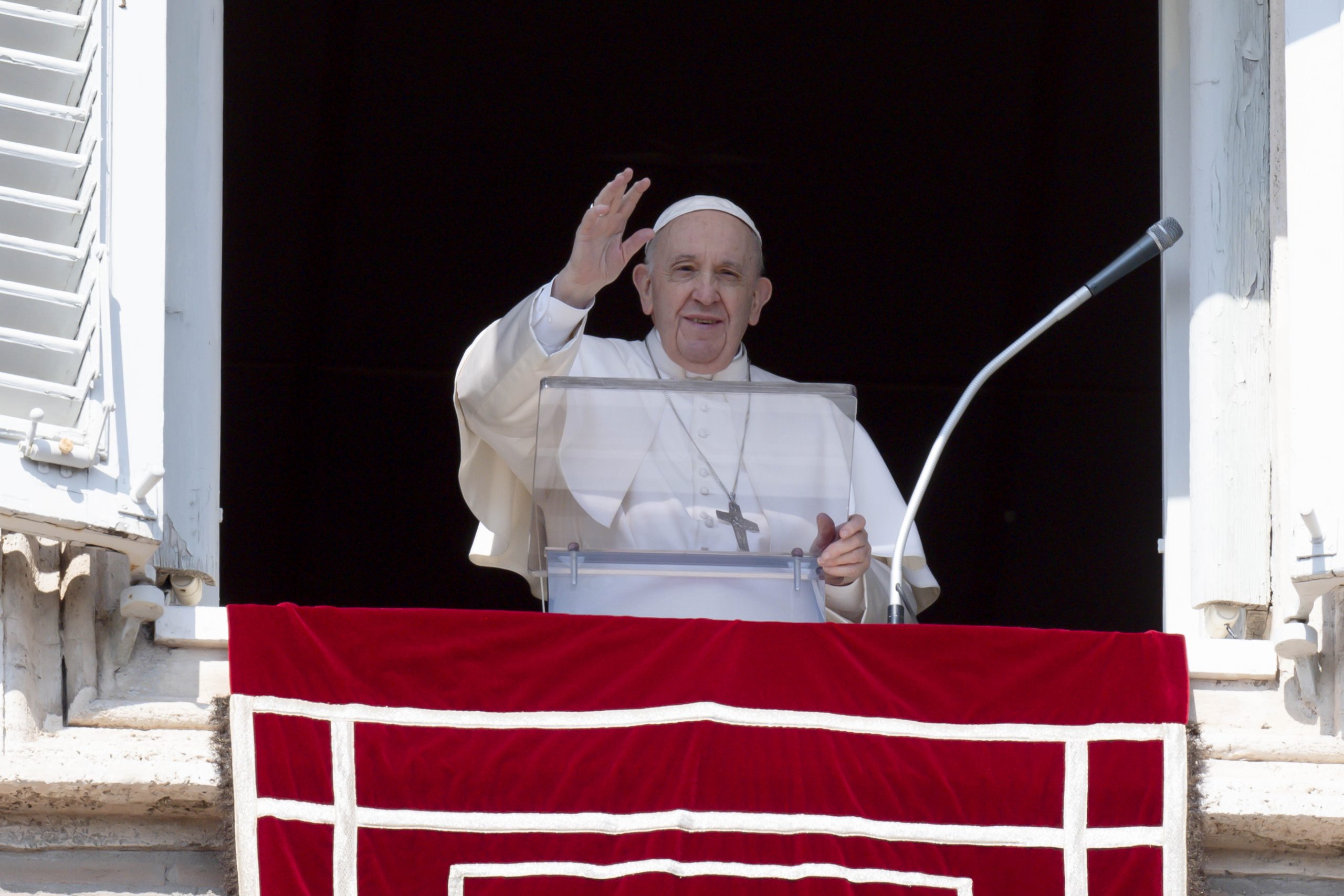 La benedizione del Papa (foto Vatican Media / Sir)