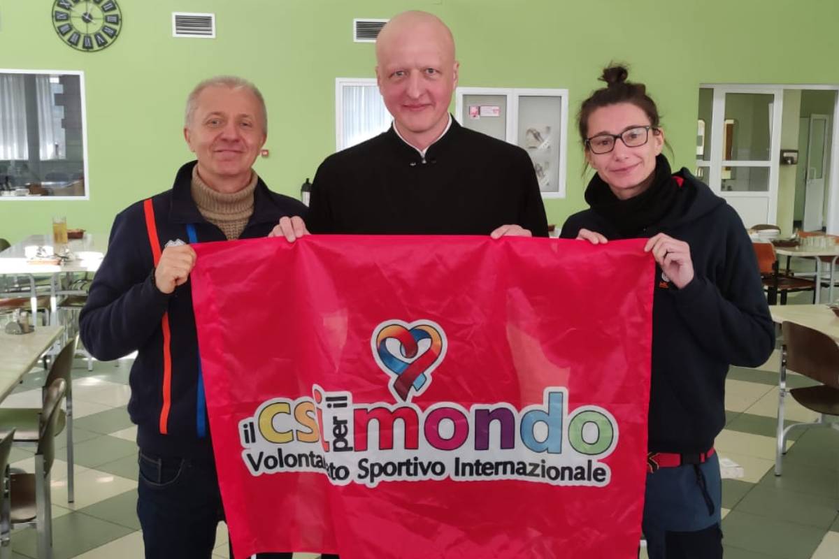 Da sinistra, Massimo Achini, padre Ihor e Valentina Piazza (foto Csi)