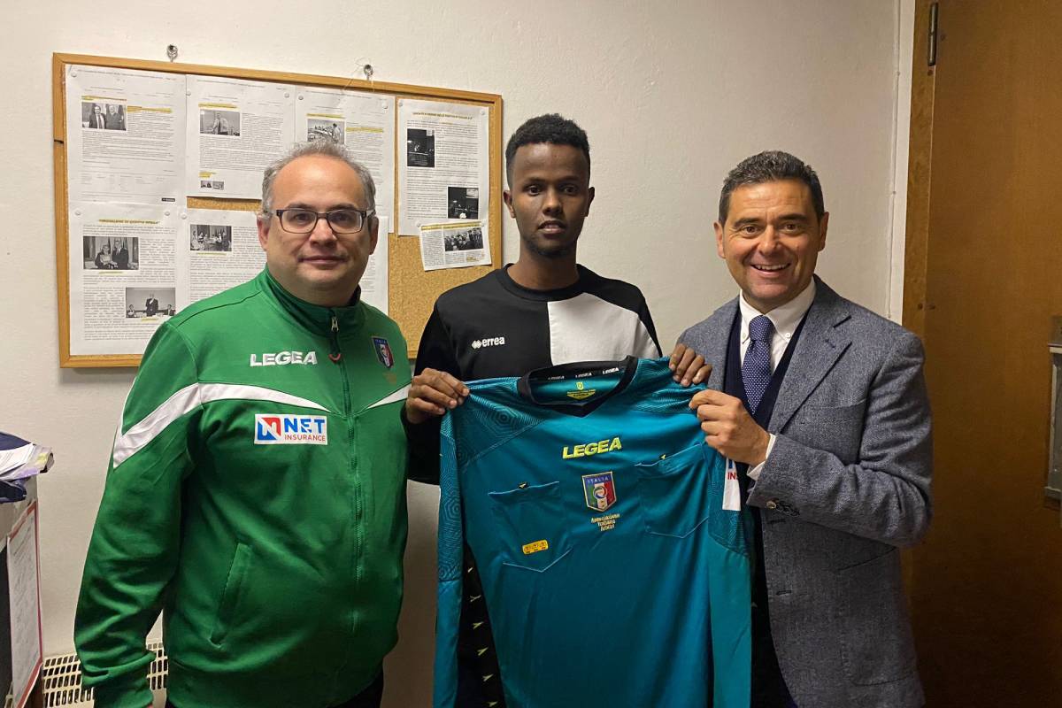 La consegna ufficiale della divisa di direttore di gara