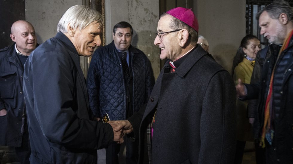 Don Luigi Ciotti e l'Arcivescovo (foto Agenzia Fotogramma)