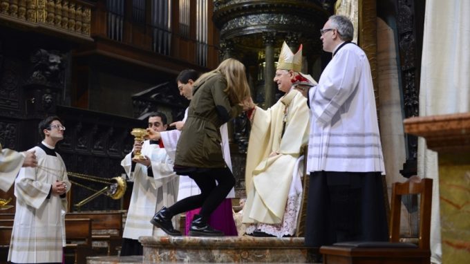 Scola: «Nel Natale il Dio bambino abbraccia tutta l’umanità»