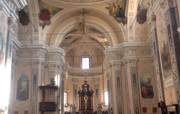 Besozzo chiesa di confine<br>Preti nei gruppi giovanili