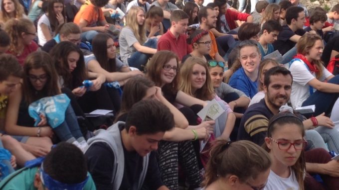 Monsignor Delpini ai 14enni: «Si può credere al desiderio di felicità»