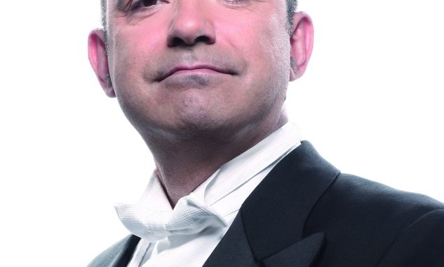 Elio in concerto per i 50 anni di Mani Tese