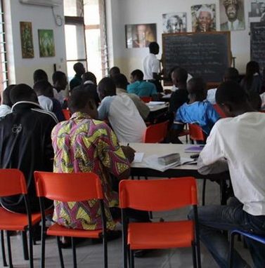 Cellulari e computer per i giovani in Congo