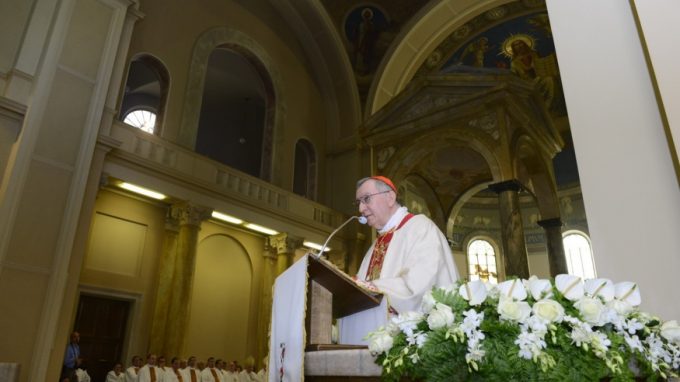Il cardinale Parolin ordina vescovo monsignor Bertoldi: «chiamato a essere testimone del Risorto e artefice di pace»