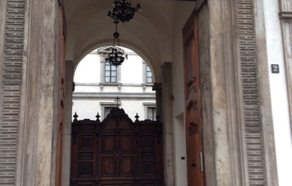 Diocesi di Milano: sospensione <br>sacerdote da ogni incarico