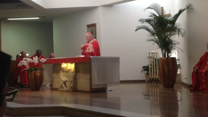 Scola a Basiglio: «L’Eucaristia ci permette di guardare con fiducia al futuro, pur nelle prove»