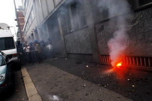 La responsabilit&agrave; dei mass media NO AL SILENZIO, NO AGLI “EROI”