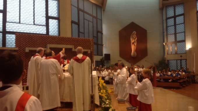 Scola a Castano Primo: «Affrontare i mutamenti di oggi, guardando il Crocifisso»