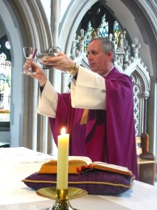 Un popolo che partecipa <br>convinto e personalmente <br>al culto che la Chiesa eleva alla gloria di Dio