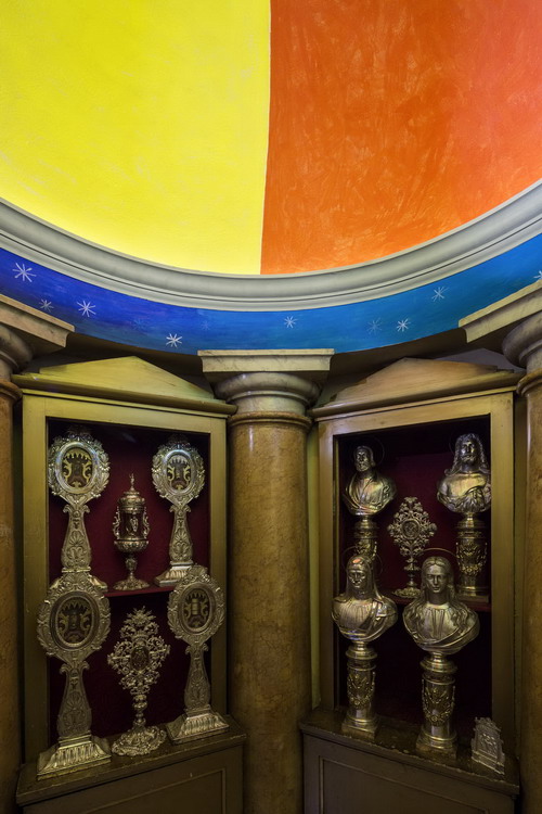 Foto della due opere realizzate da Nicola De Maria nella chiesta di San Fedele.