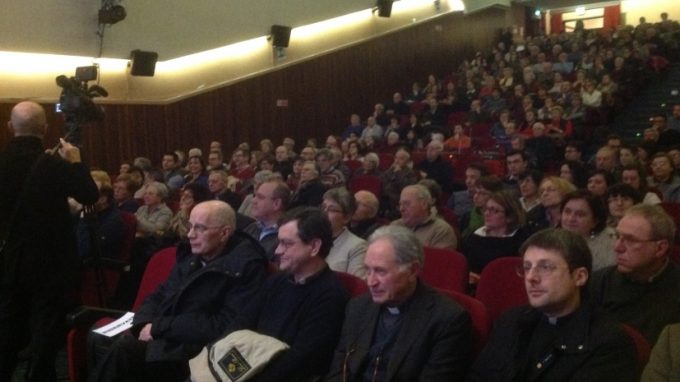 Scola: «Abbiate fiducia, non nascondete <br>i problemi, camminate nella collaborazione <br>e con libertà»