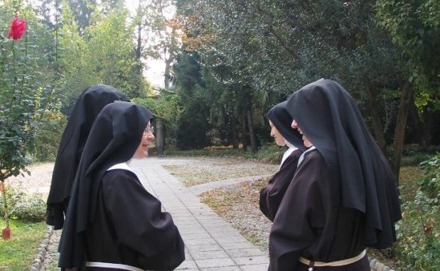 Scola, Messa dalle Clarisse