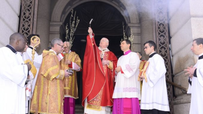 Scola: «La Settimana Santa ci permette di comprendere la “potenza” del Signore che è quella dei “senza potere”»