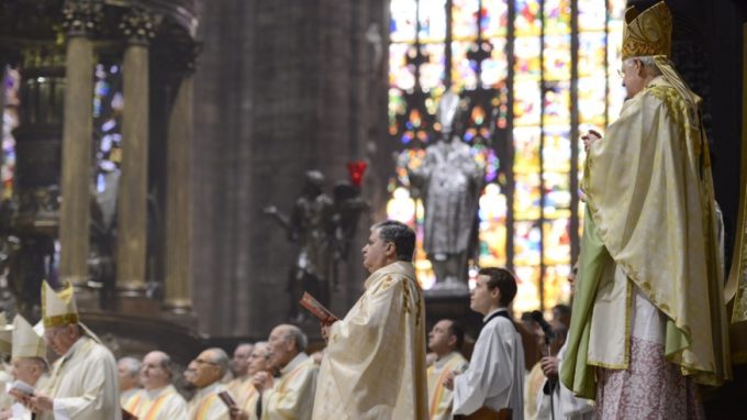 Scola ai sacerdoti: «Aiutiamo il nostro popolo a vincere la paura»