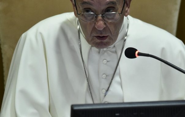 Papa Francesco alla Cei: in ascolto dei parroci