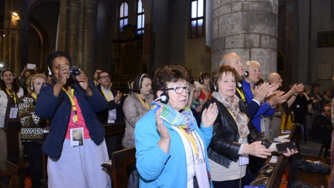 Scola alle “Cellule”: «Avete il compito <br>di fare della famiglia una chiesa domestica»