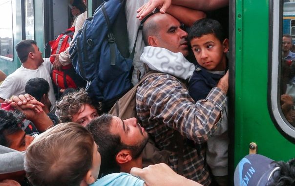 Continua l’emergenza profughi a Como