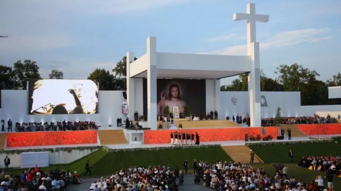 Francesco: «Chiamati a servire Gesù<br>in ogni persona emarginata»