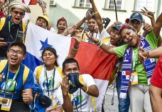 Papa Francesco: «Credete in una nuova umanità, <br>che non accetta l’odio tra i popoli e non vede i confini <br>dei Paesi come delle barriere»