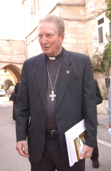 chiesa anglicana di st. george. il card. carlo maria martini in clergyman.