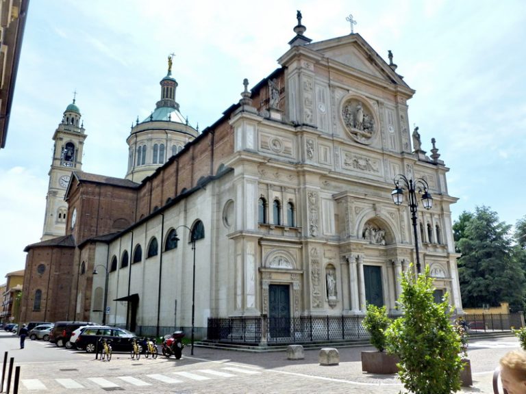 Magenta: Basilica di S. Martino dove fu battesimata e si sposÃ² Gianna Beretta Molla
