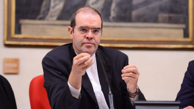 Scola: «Un nuovo patto con le imprese per dare lavoro, <br>la prima preoccupazione sono i giovani»