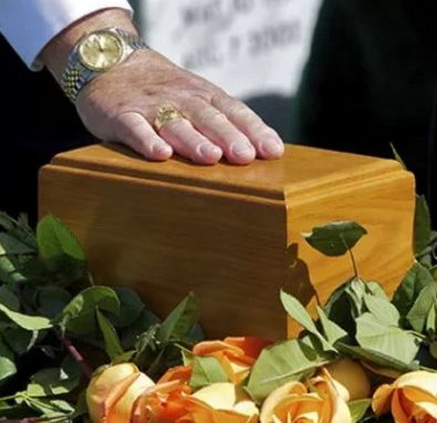 “Ad resurgendum cum Christo”: la cremazione non è vietata, ma la Chiesa “preferisce” la sepoltura