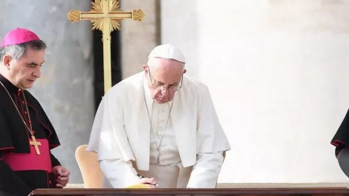 Il Papa: la misericordia «icona» della Chiesa