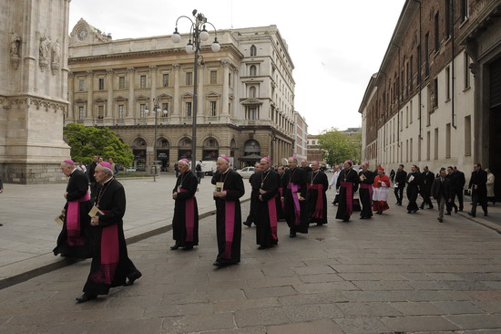 Il sacerdote, uomo per e dell’Eucarestia