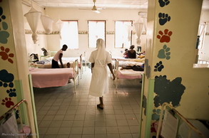Mtendere Mission Hospital. Reparto di pediatria, Sister Sangeetha, resp. del reparto.