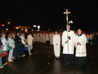 Il cardinal Tomko guida la processione del Corpus Domini RISVEGLIAMO LA NOSTRA FEDE A PARTIRE DALLA MESSA IN PARROCCHIA
