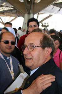 Nel dibattito intervengono anche Ernesto Olivero (Sermig) e don Oreste Benzi (Papa Giovanni XXIII) UN DIBATTITO SUL TEMA DELLA PACE E DELLA POVERTA’